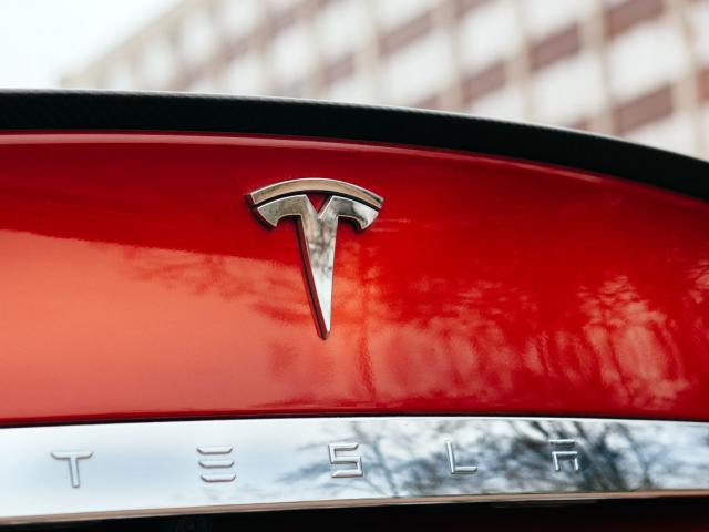 Earnings Preview: Tesla in focus 